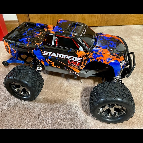 Stampede VXL Brushless--very clean and almost like new - Picture 3 of 9
